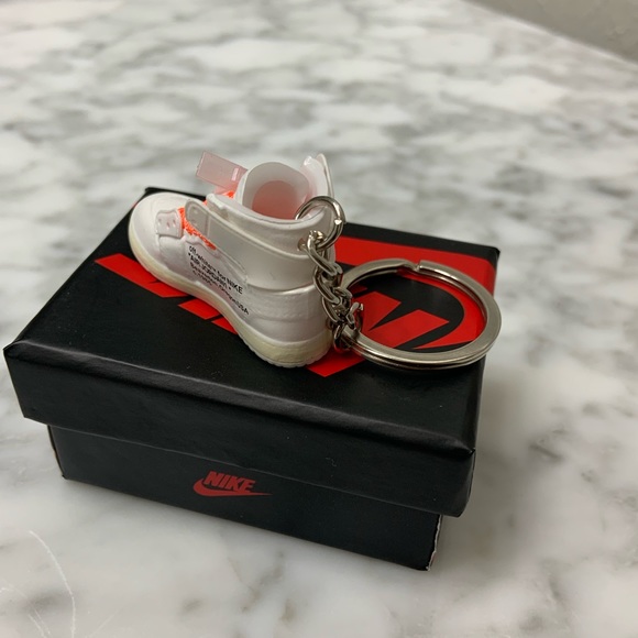 Off-White Air Jordan1 3D keychain 
(Orange Laces) - Picture 4 of 5